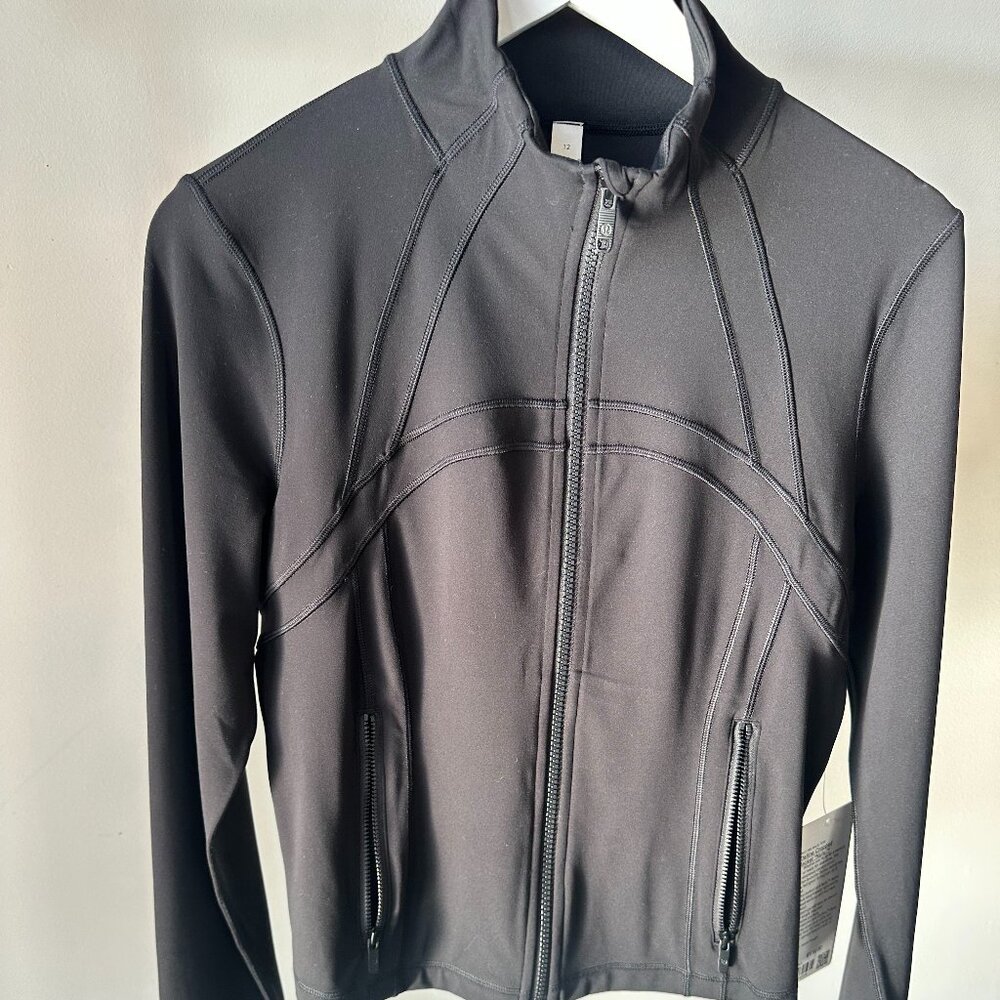NWT Lululemon Define Cropped Jacket Nulu in Black